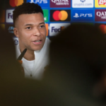 Mbappé, sobre el clima de furia en el Bernabéu: "Entiendo a la gente, pero si pitan que nos piten a todos"