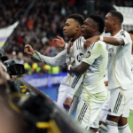 Mbappé, con un penalti en el 99, evita una nueva calamidad del Madrid bajo los pitos del Bernabéu