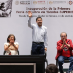 Invita Martí Batres a adquirir canasta básica y libros