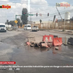 Alcantarilla abierta en avenida Industrias pone en riesgo a conductores
