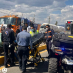 Motociclista derrapa y lesiona a peatón