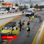 MOTOCICLETA CHOCA CONTRA CAMIONETA TIPO JEEP; HAY UNA PERSONA SIN VIDA