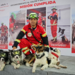 Distingue la Cruz Roja Mexicana al rescatista Edgar Martínez y sus perros
