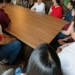 Se reúne Luis Humberto Fernández con jóvenes