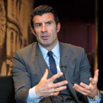 Luis Figo pide la dimisión de Infantino, al que tacha de "deshonesto"