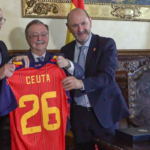 Luis de la Fuente, en su visita a Ceuta: "Sois los ídolos de toda España, estamos con vosotros"