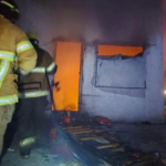 Sofocan incendio en inmueble abandonado en la 57