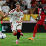 Robbie Ure, el gigante escocés que ya cautiva al necesitado Sevilla y amenaza al Atlético