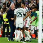 La metamorfosis inversa de Mourinho: de la paz con los árbitros a no salir en rueda de prensa
