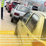 Denuncian que vecinos poncharon llantas de ocho vehículos afuera del colegio Yollcallí